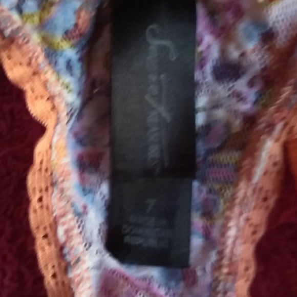 Sexy thongs - Picture 3 of 4